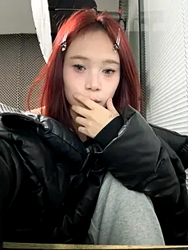 YY-27 online show from 11/18/25, 04:44