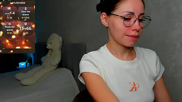 Snapshot of fun_nd_bun chatting on 07/14/26, 03:33 fun nd bun online show from 07/14/26, 03:33