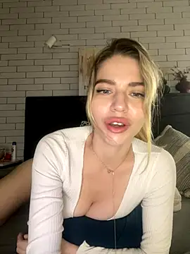 Snapshot of VIOLA-Sweeting chatting on 10/02/25, 09:33 VIOLA-Sweeting online show from 10/02/25, 09:33