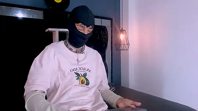 Daniel delux  online show from 11/22/25, 02:05