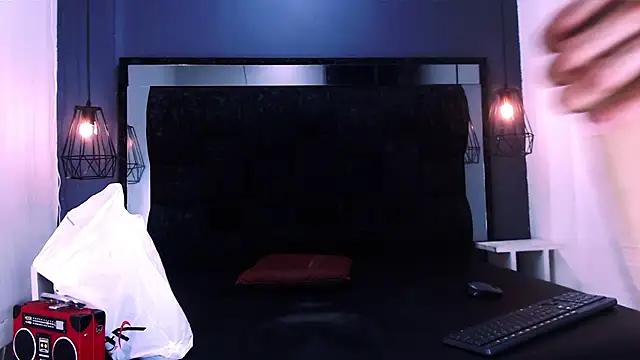 Daniel delux  online show from 11/30/25, 11:47