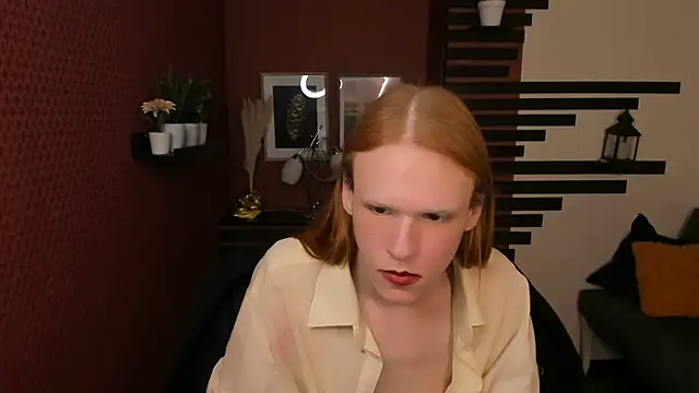 Snapshot of ChloeValentinee chatting on 11/05/25, 12:49 ChloeValentinee online show from 11/05/25, 12:49