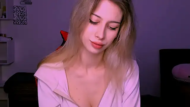 Lori lolii online show from 10/29/25, 05:47