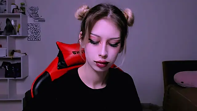 Lori lolii online show from 12/01/25, 06:13