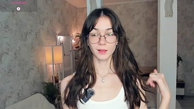 ReneeLippeatt online show from 11/08/25, 07:23