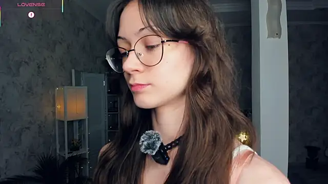 ReneeLippeatt online show from 12/17/25, 07:09