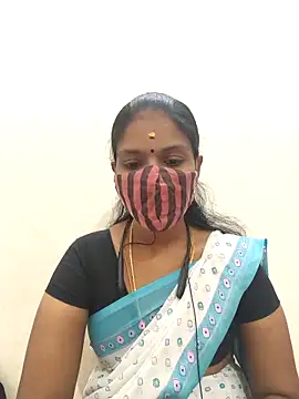 Snapshot of Tamil_Yalini12 chatting on 10/10/25, 04:22 Tamil Yalini12 online show from 10/10/25, 04:22