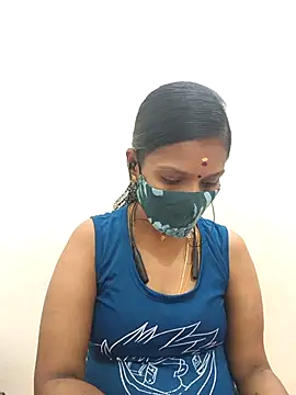 Snapshot of Tamil_Yalini12 chatting on 10/18/25, 04:26 Tamil Yalini12 online show from 10/18/25, 04:26