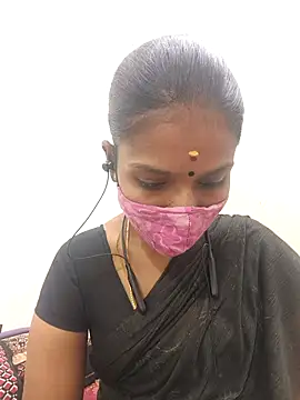 Snapshot of Tamil_Yalini12 chatting on 10/31/25, 01:56 Tamil Yalini12 online show from 10/31/25, 01:56