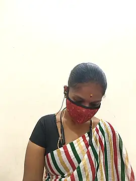 Snapshot of Tamil_Yalini12 chatting on 01/12/26, 04:45 Tamil Yalini12 online show from 01/12/26, 04:45