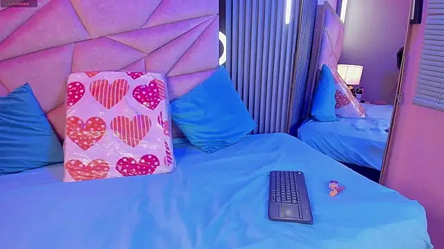 Snapshot of Salome_Duque chatting on 10/19/25, 11:44 Salome Duque online show from 10/19/25, 11:44