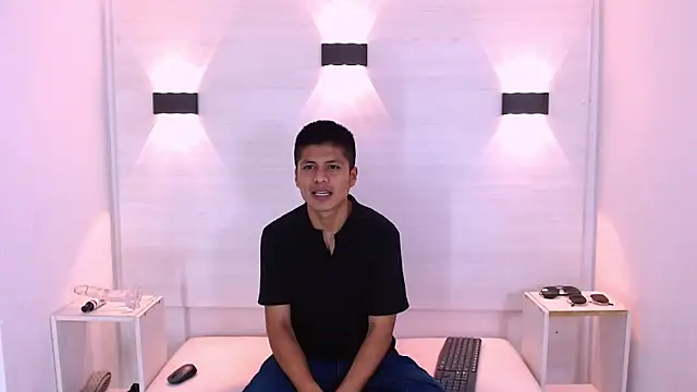 Snapshot of marcus_hans_ chatting on 10/18/25, 12:28 marcus hans online show from 10/18/25, 12:28