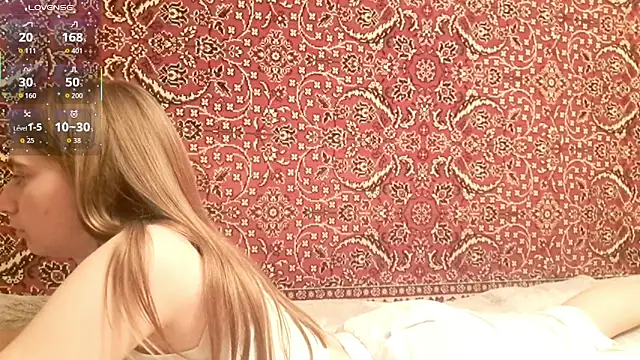 Snapshot of ivetabloom chatting on 10/17/25, 06:32 ivetabloom online show from 10/17/25, 06:32