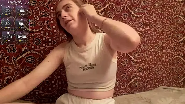 Snapshot of ivetabloom chatting on 10/18/25, 05:35 ivetabloom online show from 10/18/25, 05:35