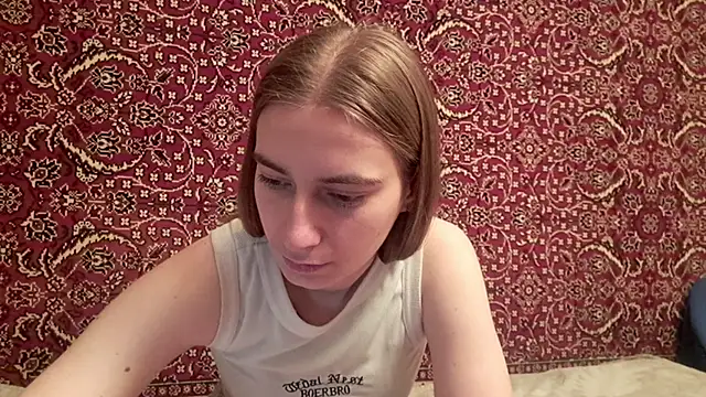 Snapshot of ivetabloom chatting on 11/19/25, 03:01 ivetabloom online show from 11/19/25, 03:01