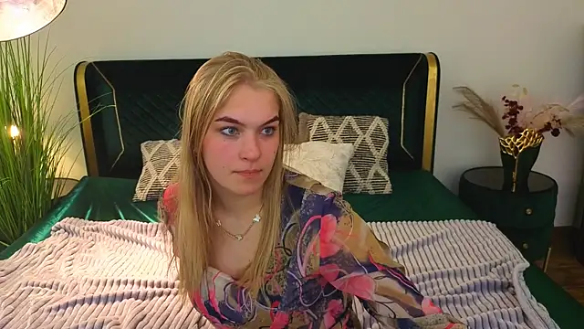 AlinaLiii online show from 04/15/26, 12:56