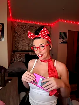 MaciiMayy online show from 12/05/25, 12:08