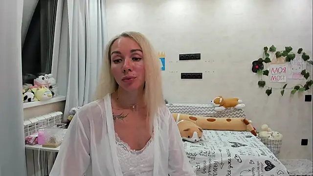 AlisiaCat online show from 07/19/26, 08:12