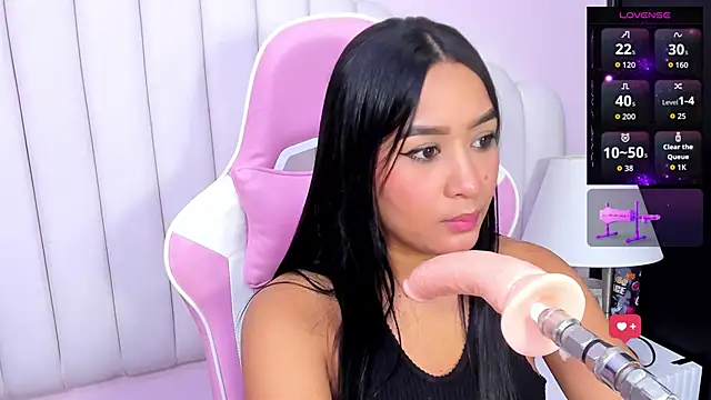 yailin 07 online show from 10/03/25, 12:24