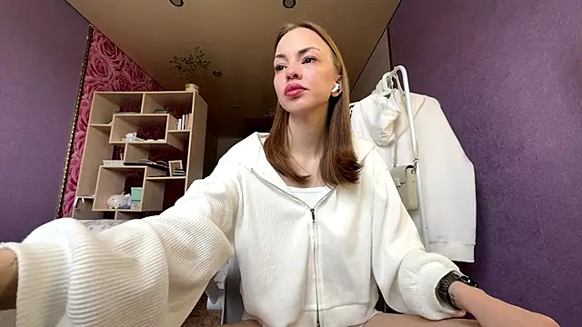 Snapshot of SofiaSmiles chatting on 10/05/25, 05:39 SofiaSmiles online show from 10/05/25, 05:39