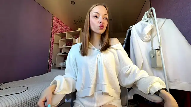 Snapshot of SofiaSmiles chatting on 10/06/25, 05:05 SofiaSmiles online show from 10/06/25, 05:05