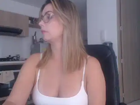 LovePaula online show from 02/16/25, 09:38