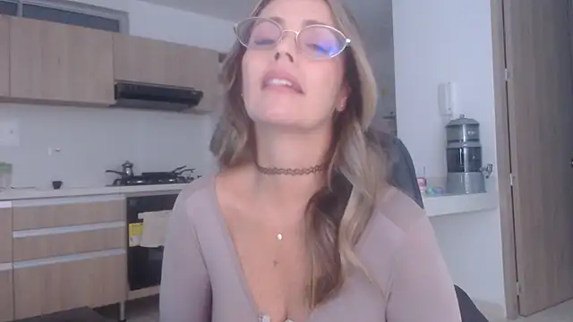 LovePaula online show from 11/30/25, 12:20