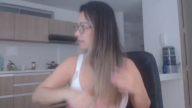 Snapshot of LovePaula chatting on 06/22/26, 12:35 LovePaula online show from 06/22/26, 12:35