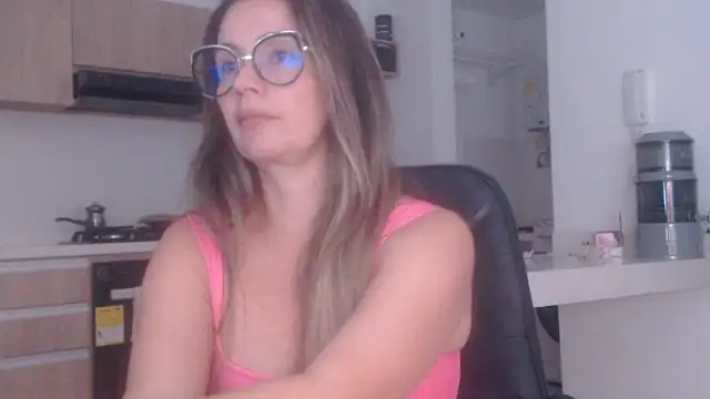 Snapshot of LovePaula chatting on 06/26/26, 12:04 LovePaula online show from 06/26/26, 12:04