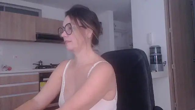 Snapshot of LovePaula chatting on 06/28/26, 12:27 LovePaula online show from 06/28/26, 12:27