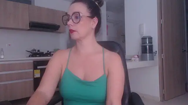 Snapshot of LovePaula chatting on 06/29/26, 11:16 LovePaula online show from 06/29/26, 11:16