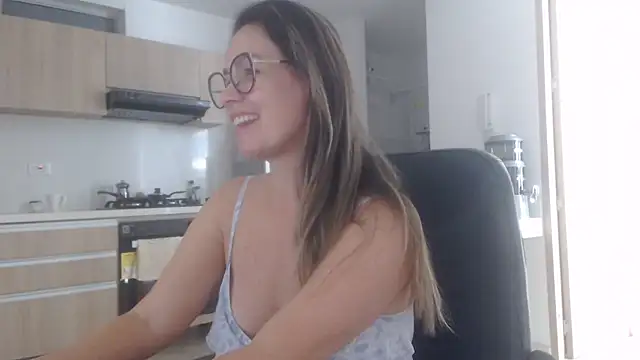 Snapshot of LovePaula chatting on 07/04/26, 04:46 LovePaula online show from 07/04/26, 04:46