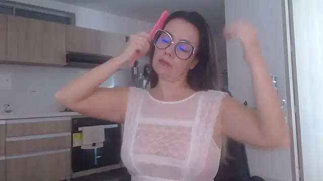 Snapshot of LovePaula chatting on 07/17/26, 12:23 LovePaula online show from 07/17/26, 12:23