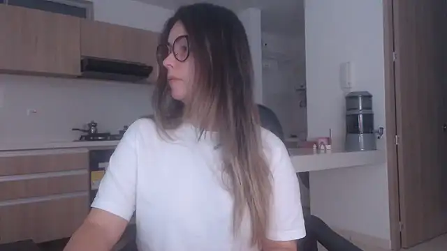 Snapshot of LovePaula chatting on 07/19/26, 01:31 LovePaula online show from 07/19/26, 01:31