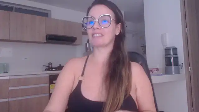 Snapshot of LovePaula chatting on 07/25/26, 12:31 LovePaula online show from 07/25/26, 12:31