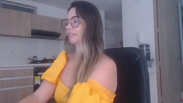 Snapshot of LovePaula chatting on 07/25/26, 12:36 LovePaula online show from 07/25/26, 12:36