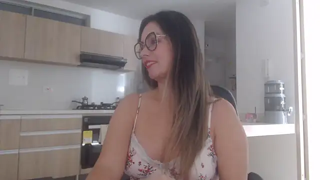 Snapshot of LovePaula chatting on 07/31/26, 06:51 LovePaula online show from 07/31/26, 06:51