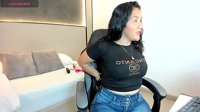 Snapshot of zoee_zi chatting on 10/13/25, 07:25 zoee zi online show from 10/13/25, 07:25