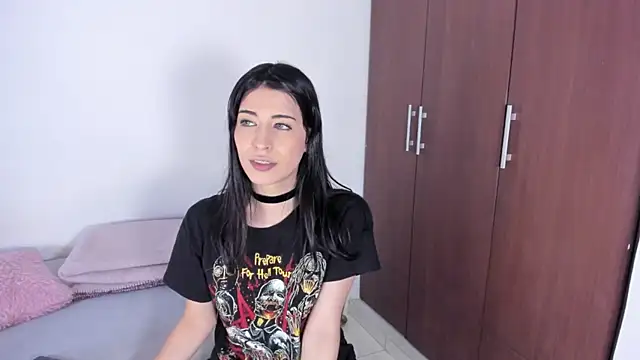 Snapshot of ScarlettRosetti chatting on 10/19/25, 02:01 ScarlettRosetti online show from 10/19/25, 02:01