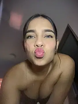 Snapshot of Valery_lux16 chatting on 05/24/26, 06:24 Valery lux16 online show from 05/24/26, 06:24