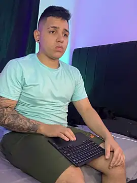 Snapshot of BoomChikaWow chatting on 11/03/25, 12:35 BoomChikaWow online show from 11/03/25, 12:35