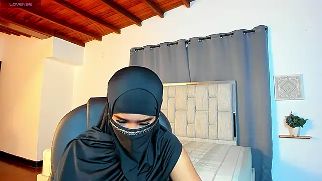 kalila latif online show from 11/28/25, 02:58