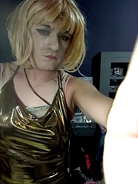 Snapshot of transreyna chatting on 02/27/25, 08:39 transreyna online show from 02/27/25, 08:39