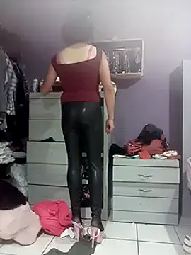 Snapshot of transreyna chatting on 09/29/25, 10:31 transreyna online show from 09/29/25, 10:31