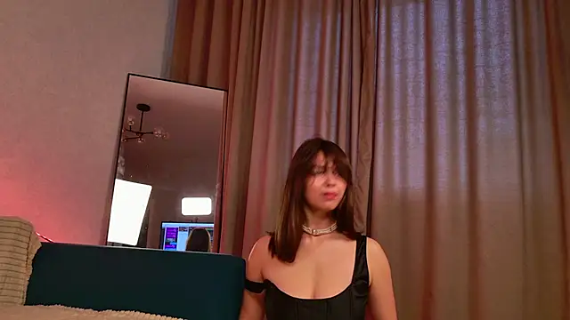 Snapshot of EllaCanny chatting on 05/18/26, 05:02 EllaCanny online show from 05/18/26, 05:02