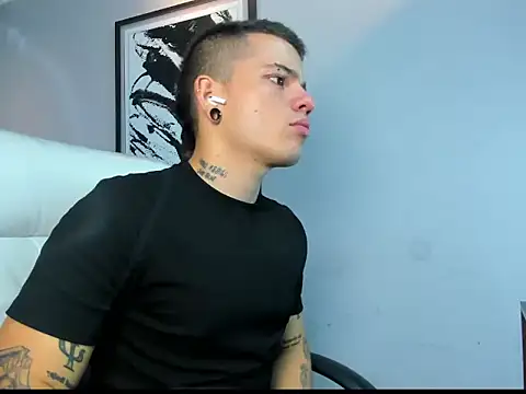 wildthor26 online show from 09/30/25, 02:05