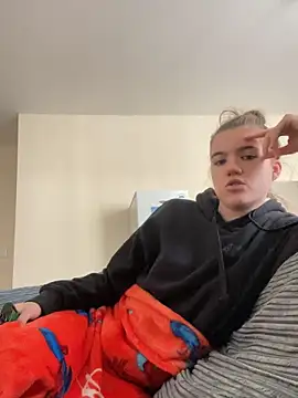 Lucy-XXX- online show from 10/04/25, 12:36