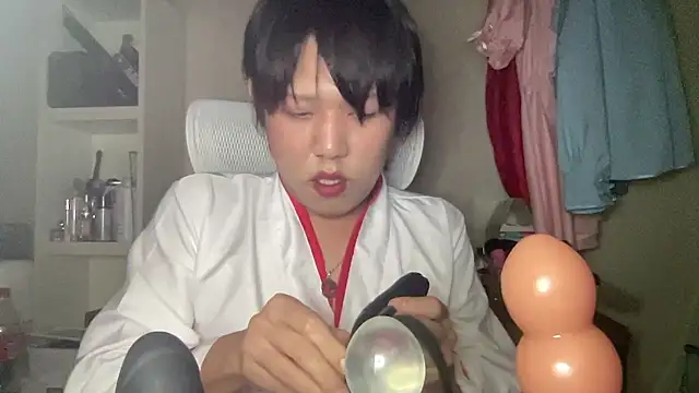 Snapshot of nuu1_221 chatting on 10/24/25, 10:39 nuu1 221 online show from 10/24/25, 10:39