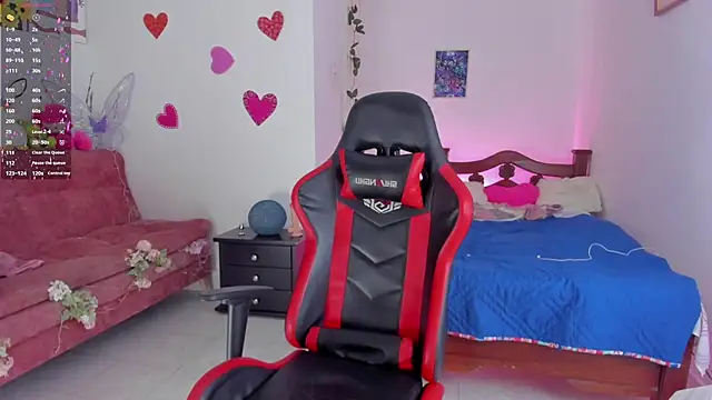 Snapshot of SophieLAmour chatting on 09/27/25, 01:43 SophieLAmour online show from 09/27/25, 01:43