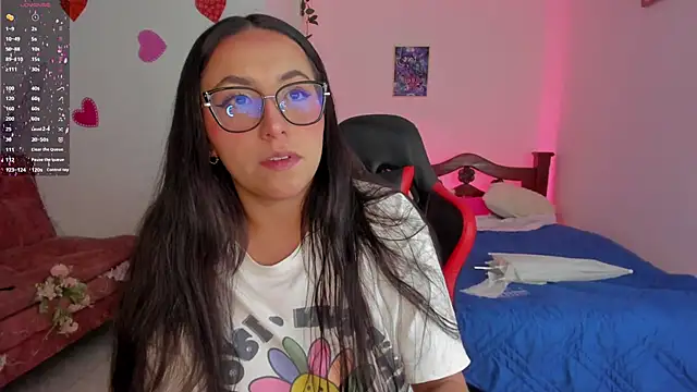 Snapshot of SophieLAmour chatting on 10/04/25, 11:58 SophieLAmour online show from 10/04/25, 11:58